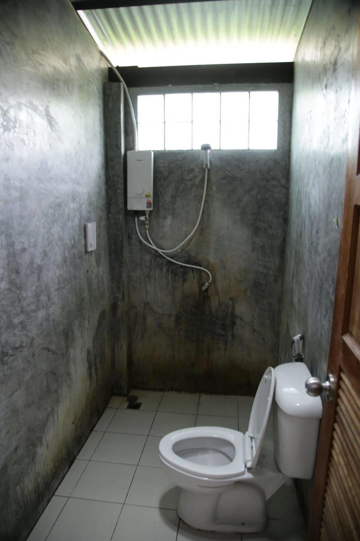 Oyo 585 Freedom Hostel @ Phi Phi Экстерьер фото