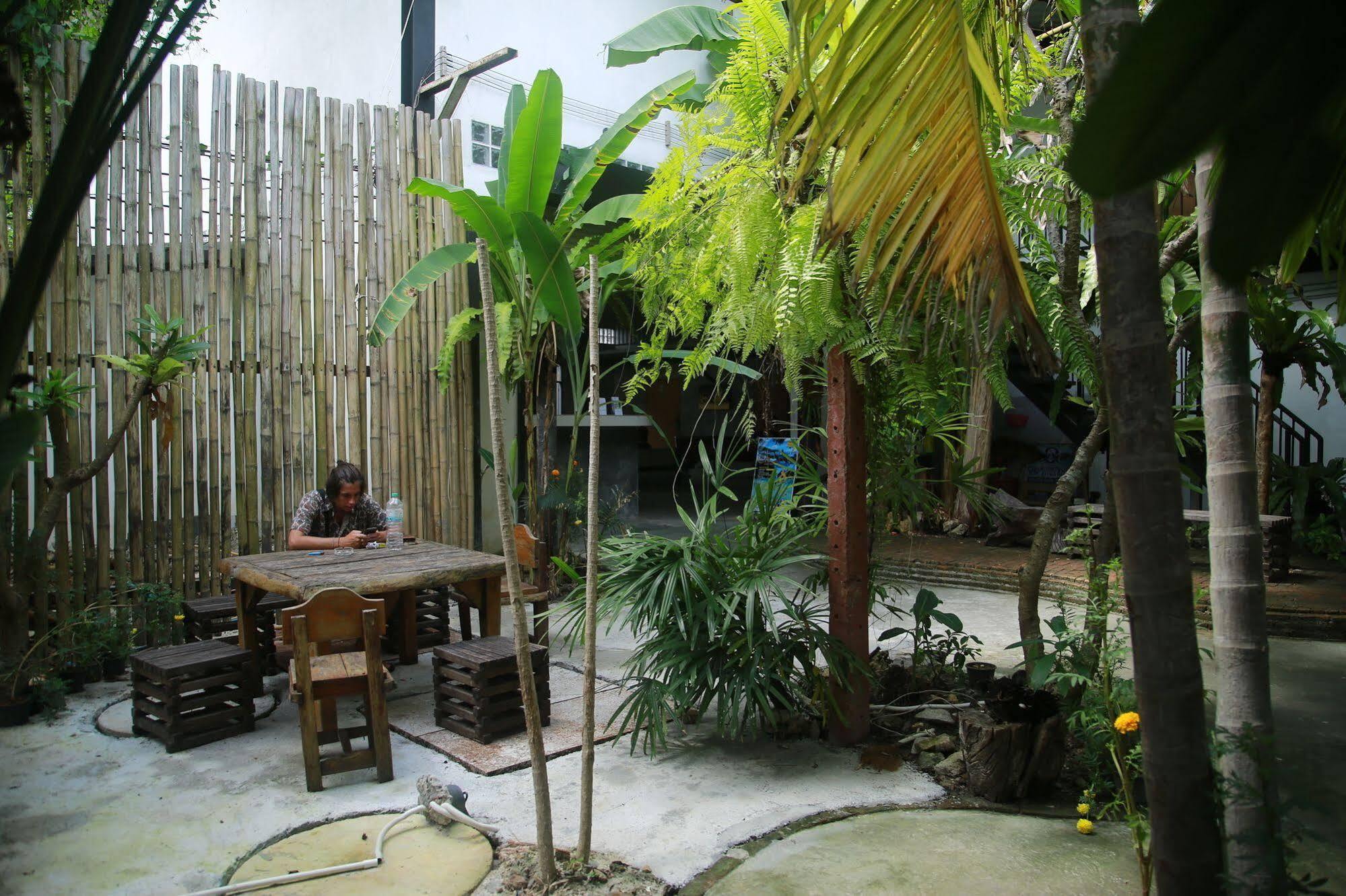 Oyo 585 Freedom Hostel @ Phi Phi Экстерьер фото